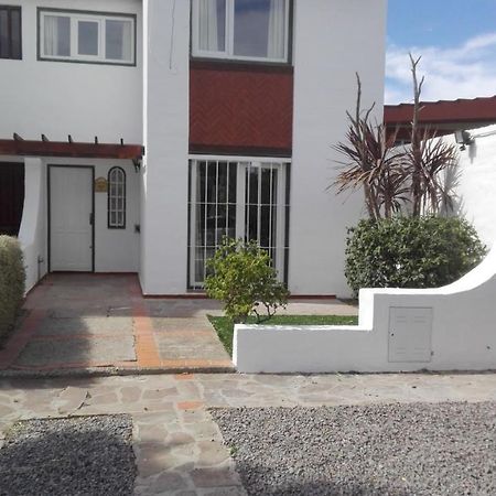 Tehuelches Familiar Villa Puerto Madryn Exterior photo